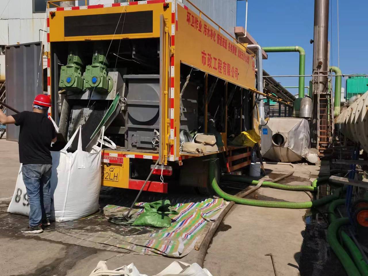 和政淤泥压干处理